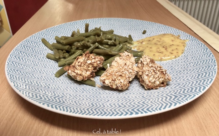 Assiette : croquettes de poulet/moutarde/haricots verts frais