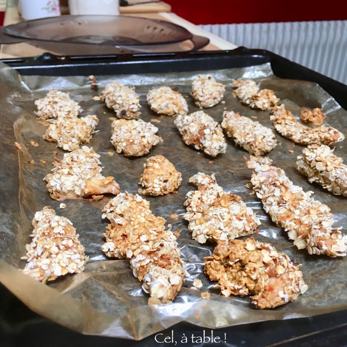 Les croquettes de poulet tout juste sorties du four