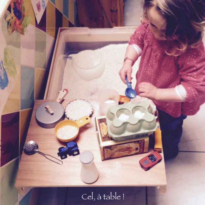 table d'exploration sensorielle