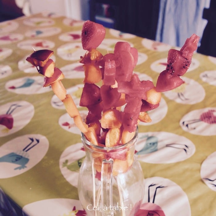 Un bouquet de baguettes magiques de fruits
